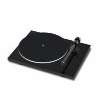 Pro-Ject T1 EVO platespiller med Ortofon OM10-pickup, pianoblått