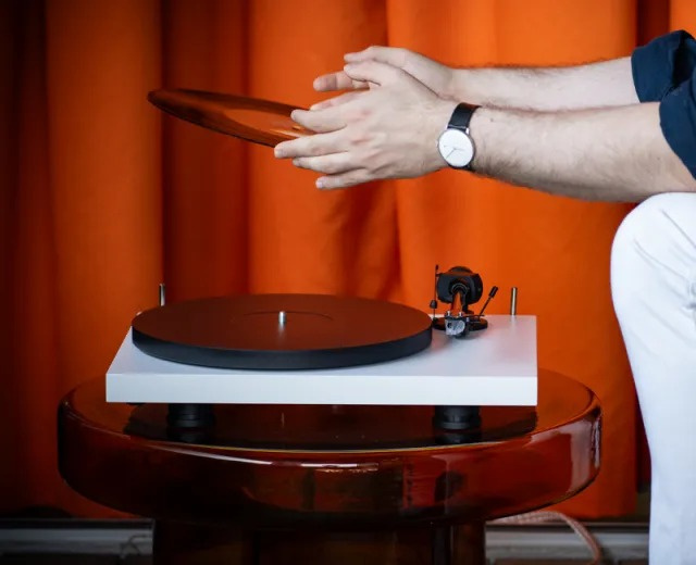 Pro-Ject Debut EVO 2 platespiller med Pick-It MM EVO-pickup, matt hvit