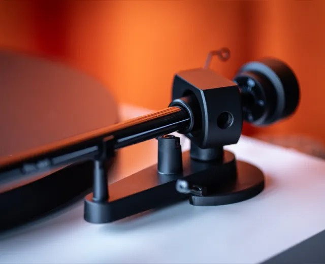Pro-Ject Debut EVO 2 platespiller med Pick-It MM EVO-pickup, matt hvit