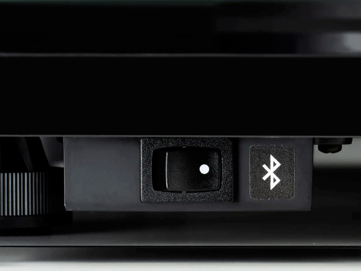 Pro-Ject T1 EVO Bluetooth platespiller med Ortofon OM10-pickup, matt hvit