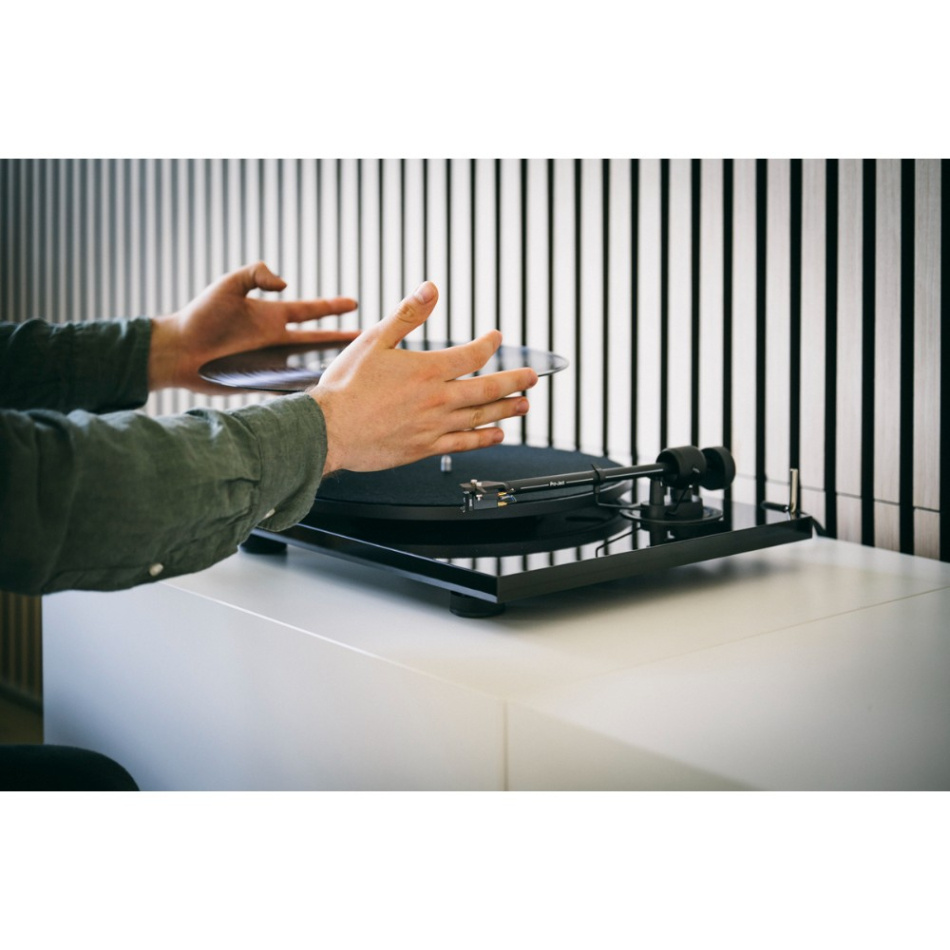 Pro-Ject E1.2 Phono platespiller med forhåndsmontert Pick It MM E-pickup, pianobrun