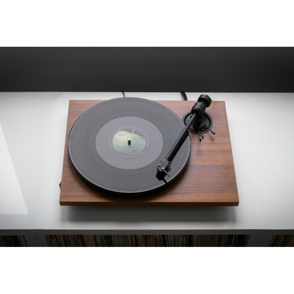 Pro-Ject E1.2 Phono platespiller med forhåndsmontert Pick It MM E-pickup, valnøtt