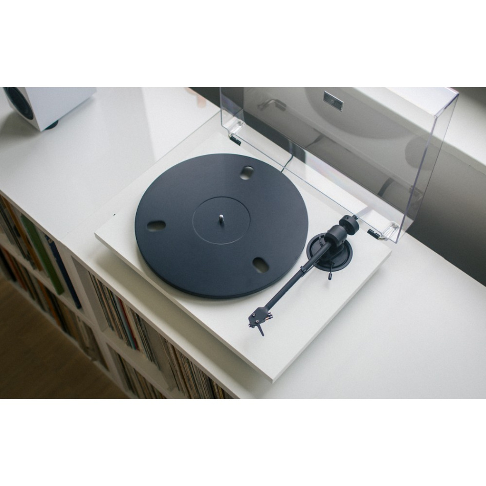 Pro-Ject E1.2 BT platespiller med forhåndsmontert Pick It MM E-pickup, matt hvit