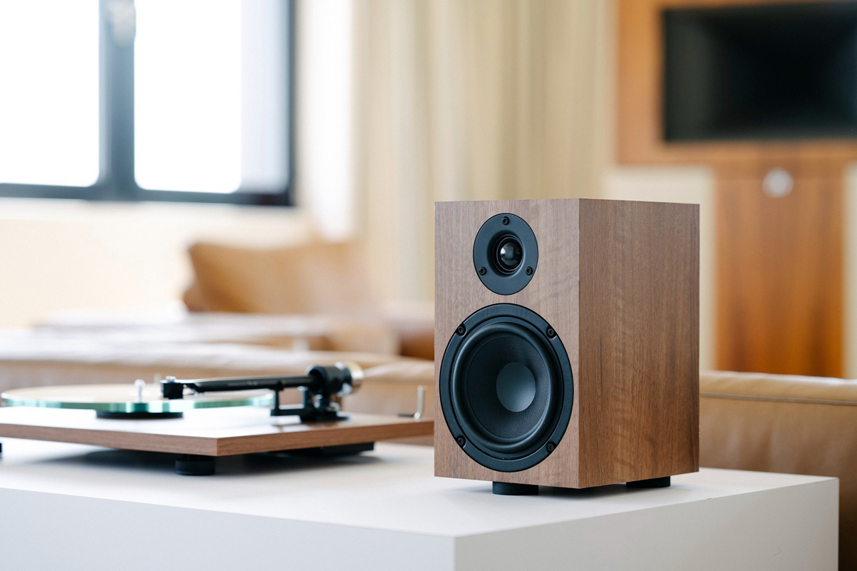 Pro-Ject Speaker Box 5E stativhøyttalere, valnøtt par