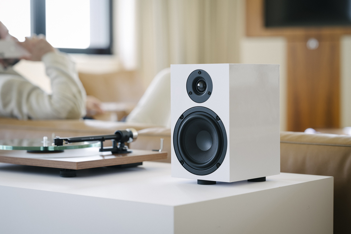 Pro-Ject Speaker Box 5E stativhøyttalere, hvitt par