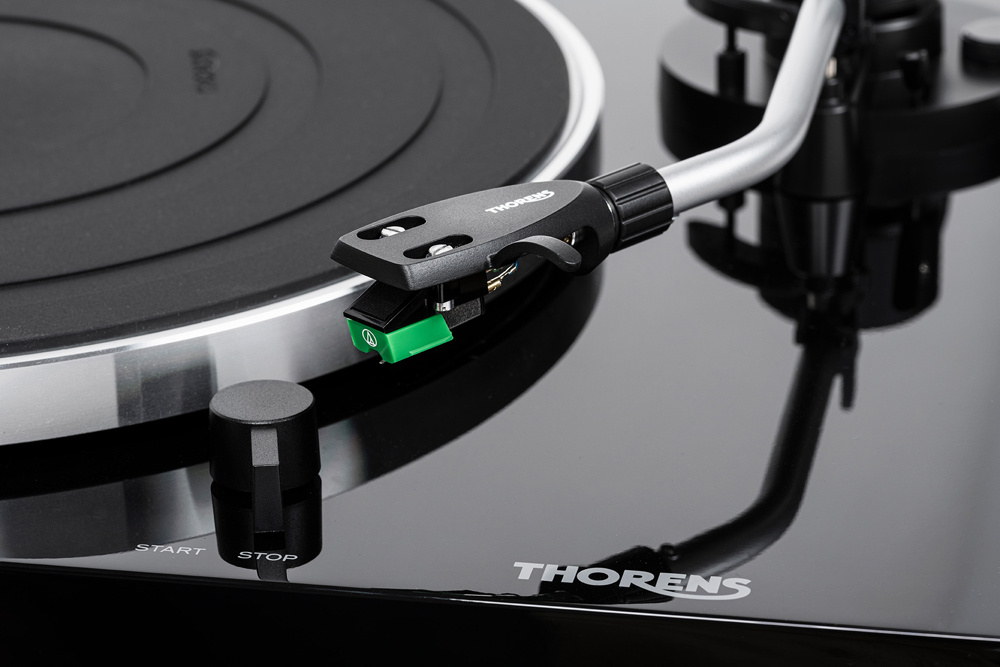 Thorens TD 204 platespiller med Audio Technica AT95E-pickup, svart