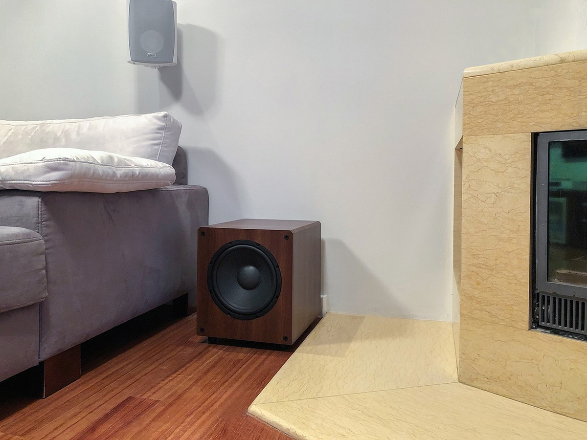 Taga Harmony TSW-90 v4 aktiv subwoofer, valnøtt