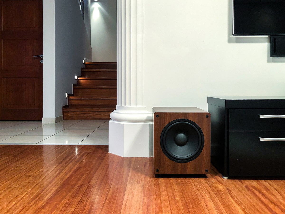 Taga Harmony TSW-90 v4 aktiv subwoofer, valnøtt