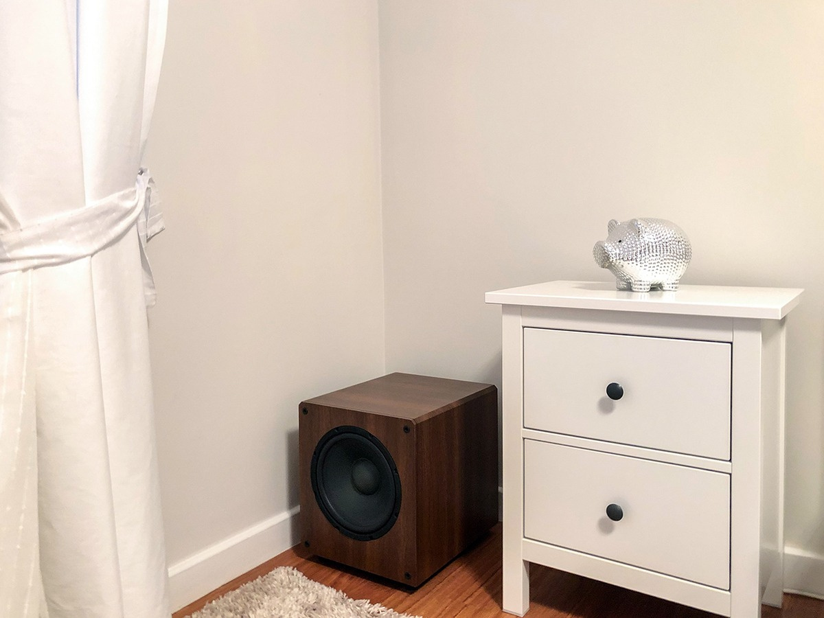 Taga Harmony TSW-90 v4 aktiv subwoofer, valnøtt