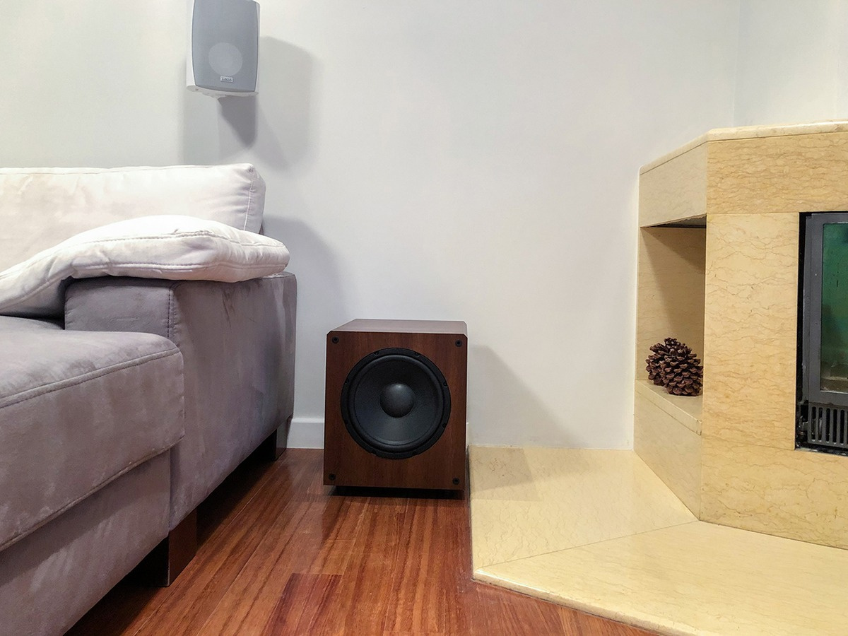 Taga Harmony TSW-90 v4 aktiv subwoofer, valnøtt