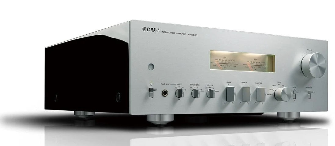 Yamaha A-S2200 stereoforsterker med VU-målere og vintage-design, sølv