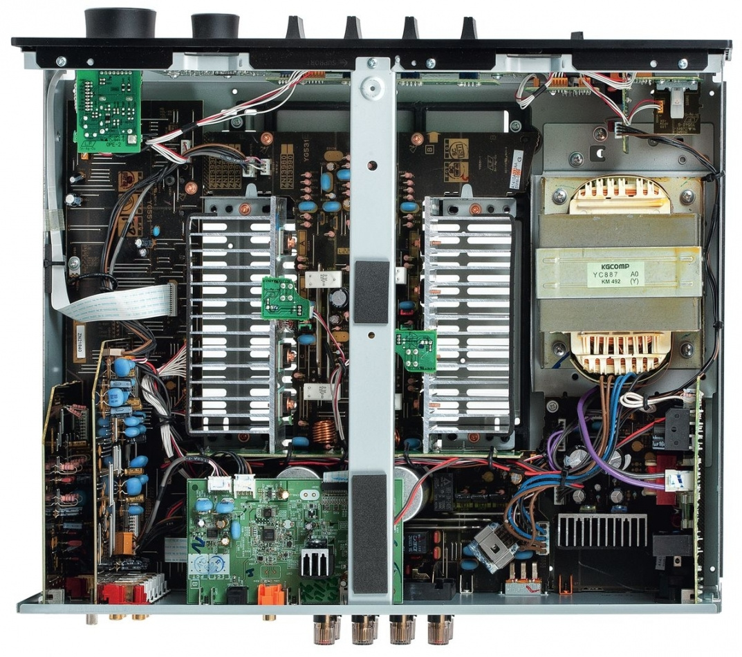 Yamaha A-S701 II stereoforsterker med DAC og RIAA-trinn, svart
