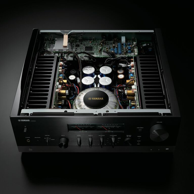 Yamaha R-N1000A streamingforsterker med MusicCast, RIAA-trinn & radio, sølv
