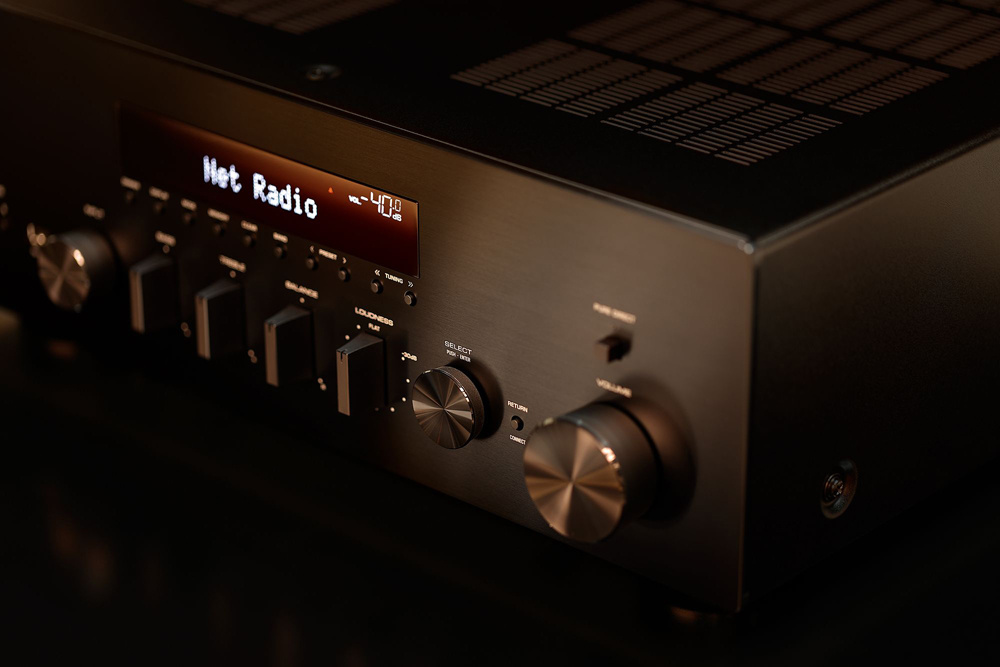 Yamaha R-N600A streamingforsterker med MusicCast, RIAA-trinn & radio, svart