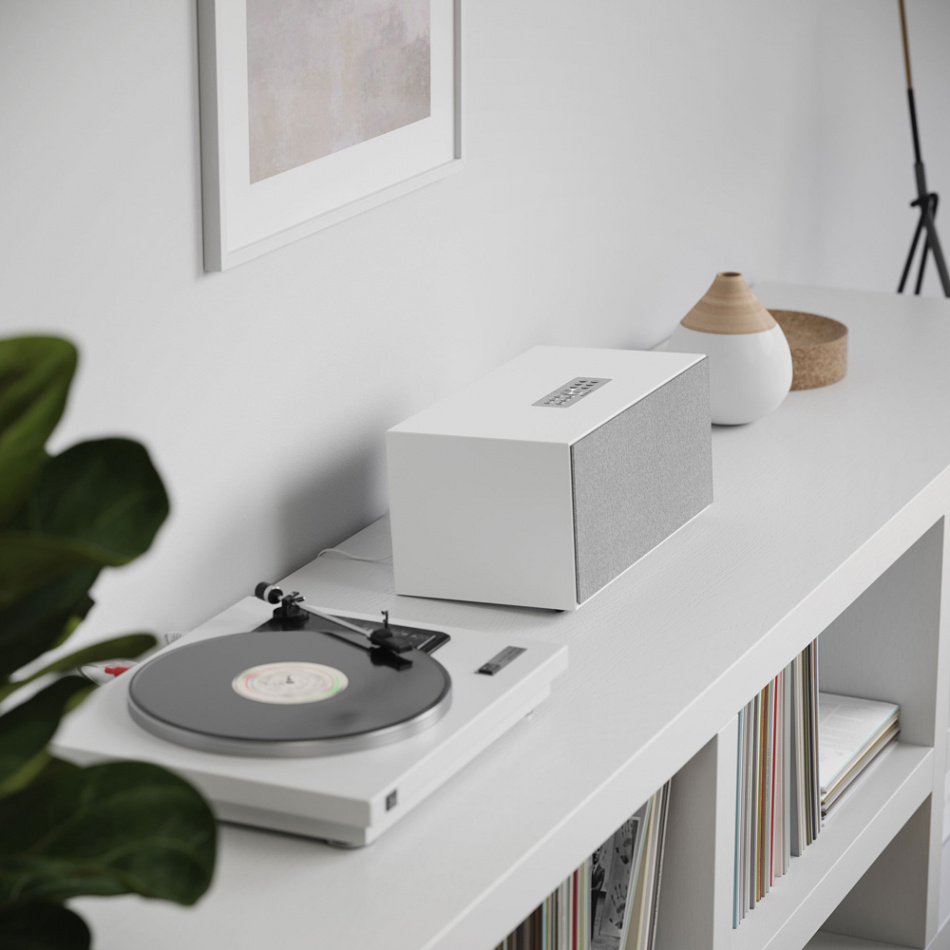 Audio Pro C20 med Chromecast, AirPlay 2 og Bluetooth, hvit