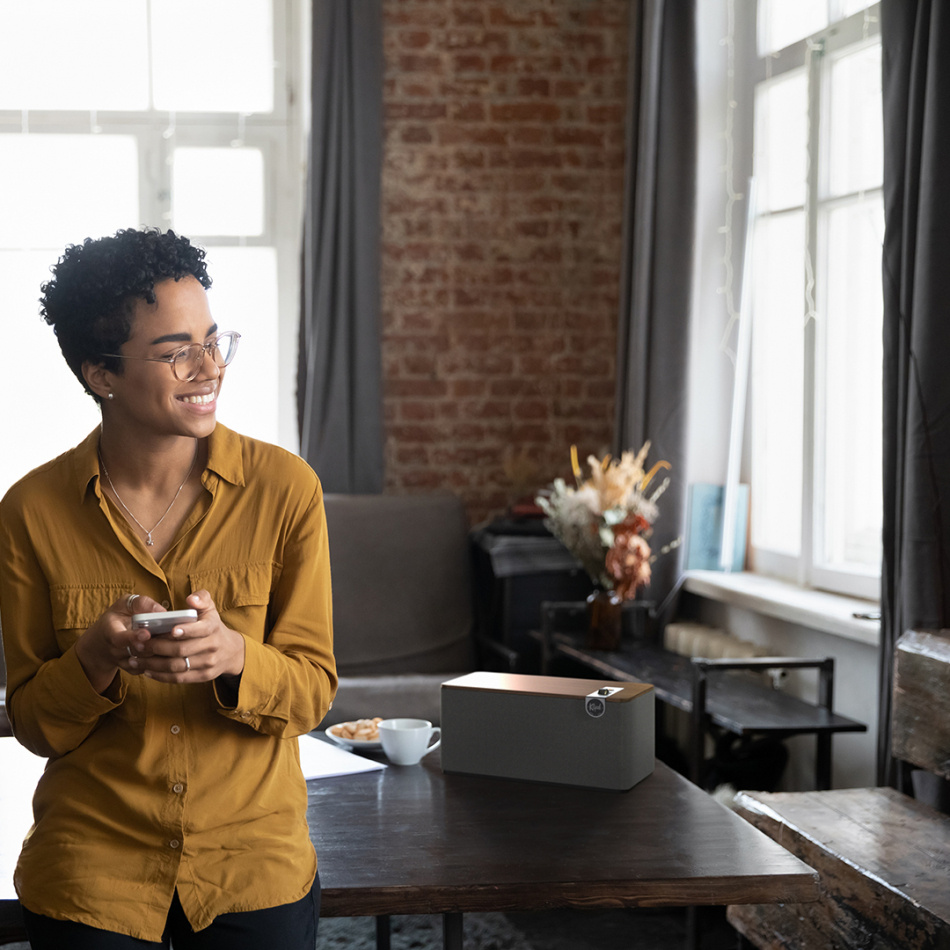 Klipsch The Three Plus aktiv høyttaler med Bluetooth & USB-C, valnøtt Retureksemplar