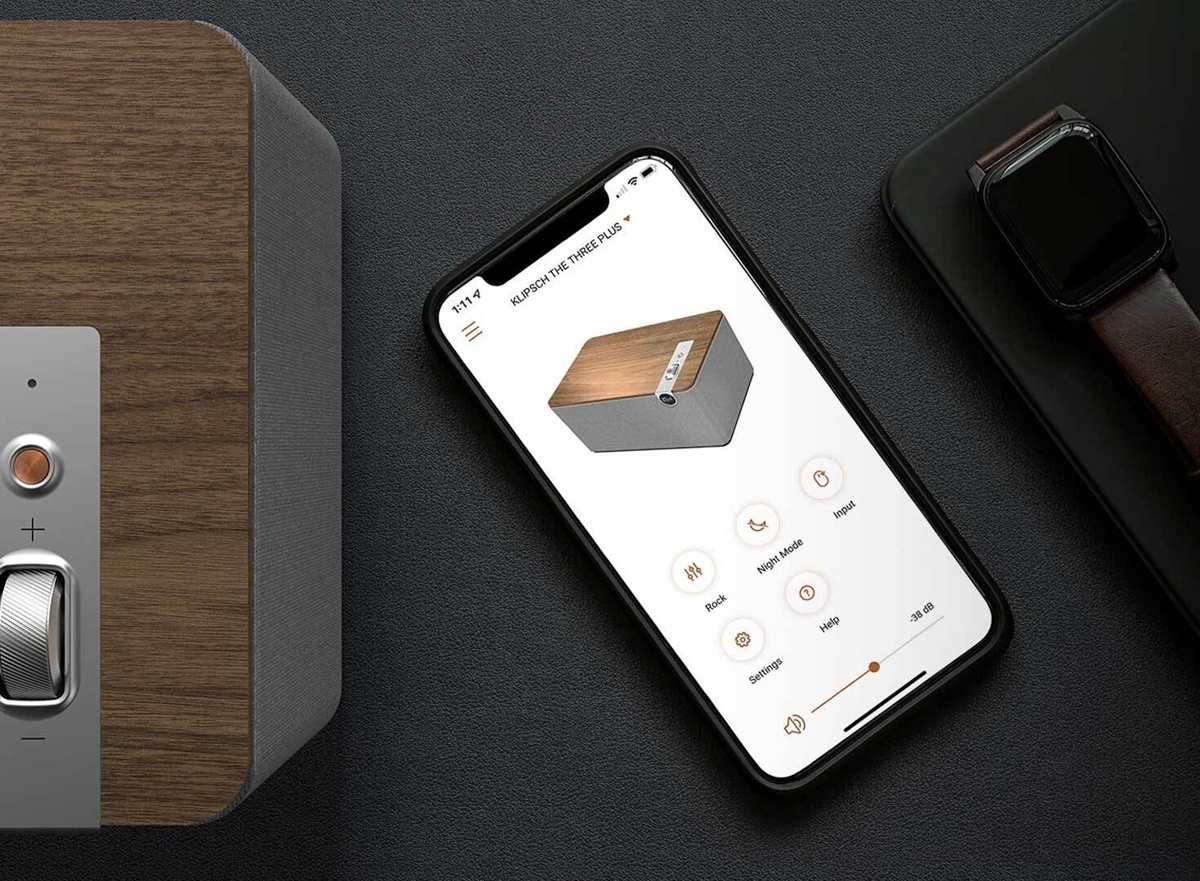 Klipsch The Three Plus aktiv høyttaler med Bluetooth & USB-C, valnøtt