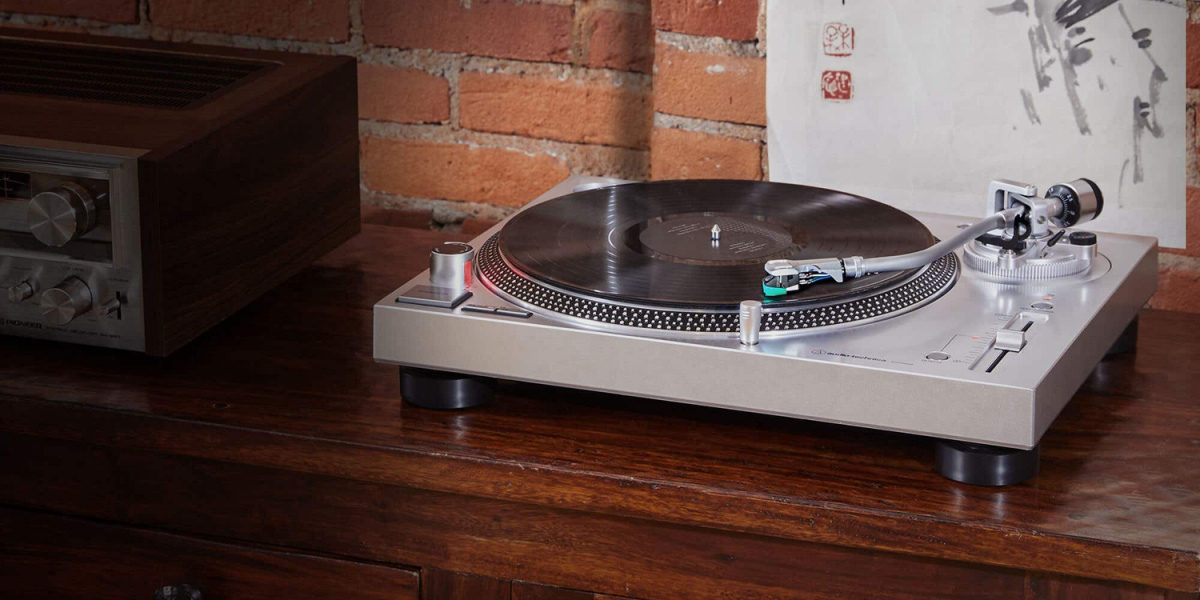 Audio Technica AT-LP120XUSB platespiller med RIAA-trinn og USB, sølv