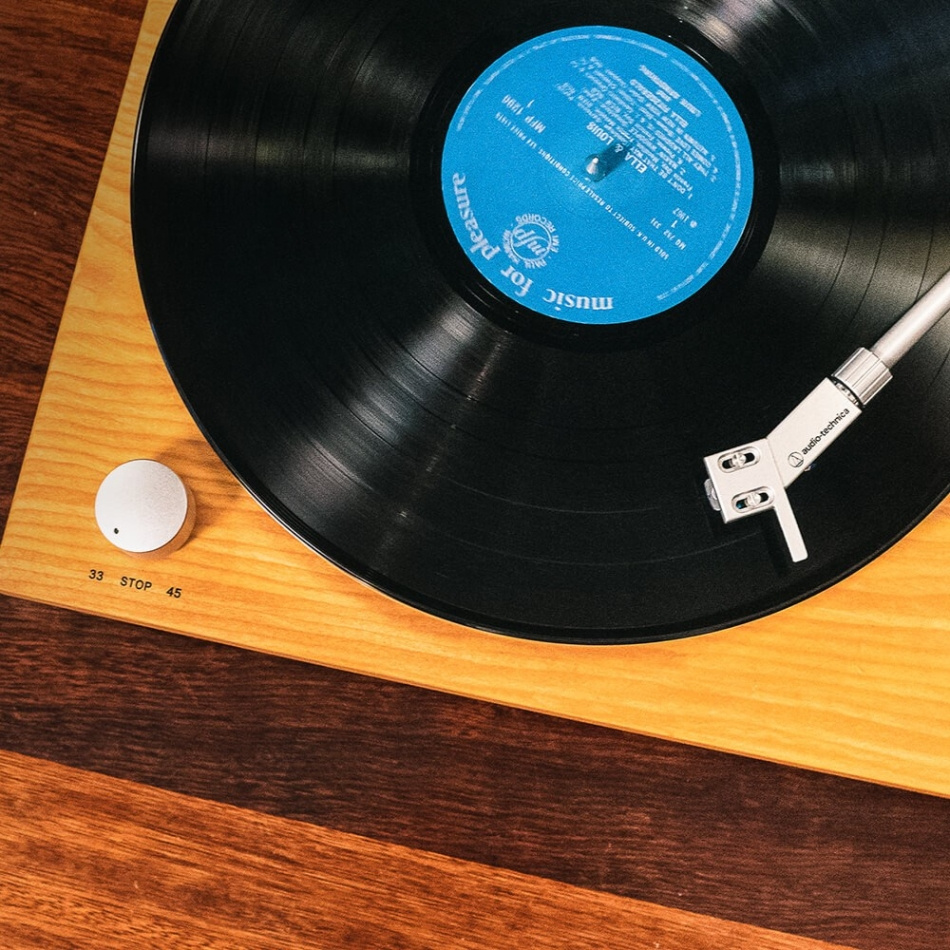 Audio Technica AT-LPW30TK platespiller med RIIA & AT-VM95C-pickup, teak