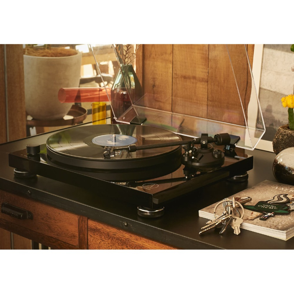 Audio-Technica AT-LPW50PB platespiller med innebygd RIAA & AT-VM95E pickup, svart