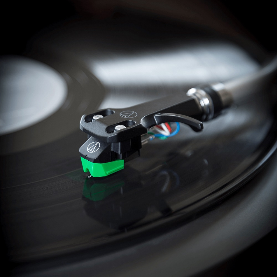 Audio Technica AT-VM95E/H, MM-pickup på AT-HS6 pickuphus for platespiller