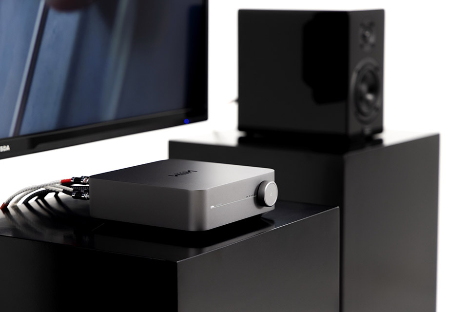WiiM Amp strømmeforsterker med Chromecast & HDMI ARC, mørkegrå