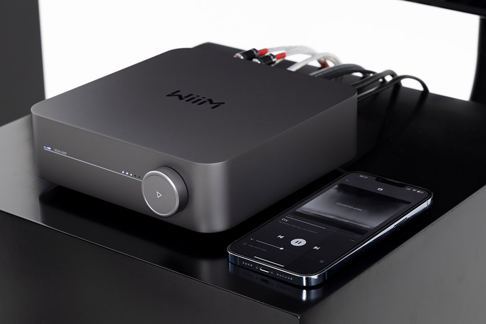 WiiM Amp strømmeforsterker med Chromecast & HDMI ARC, mørkegrå