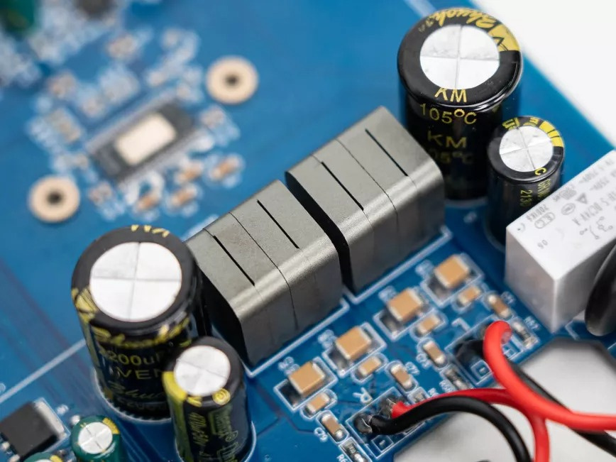 Fosi Audio BT20A PRO kompakt stereoforsterker med Bluetooth & 32V strømforsyning