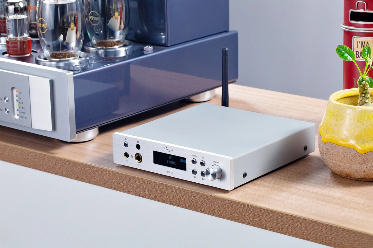 Cayin BTC-2 hodetelefonforsterker med DAC & Bluetooth, sølv
