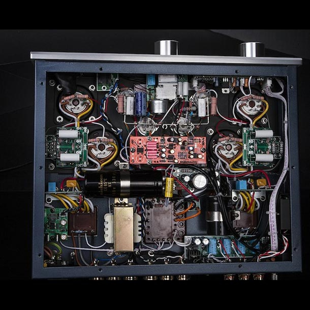 Cayin CS-55A rørforsterker med EL34 og RIAA-trinn, sølv