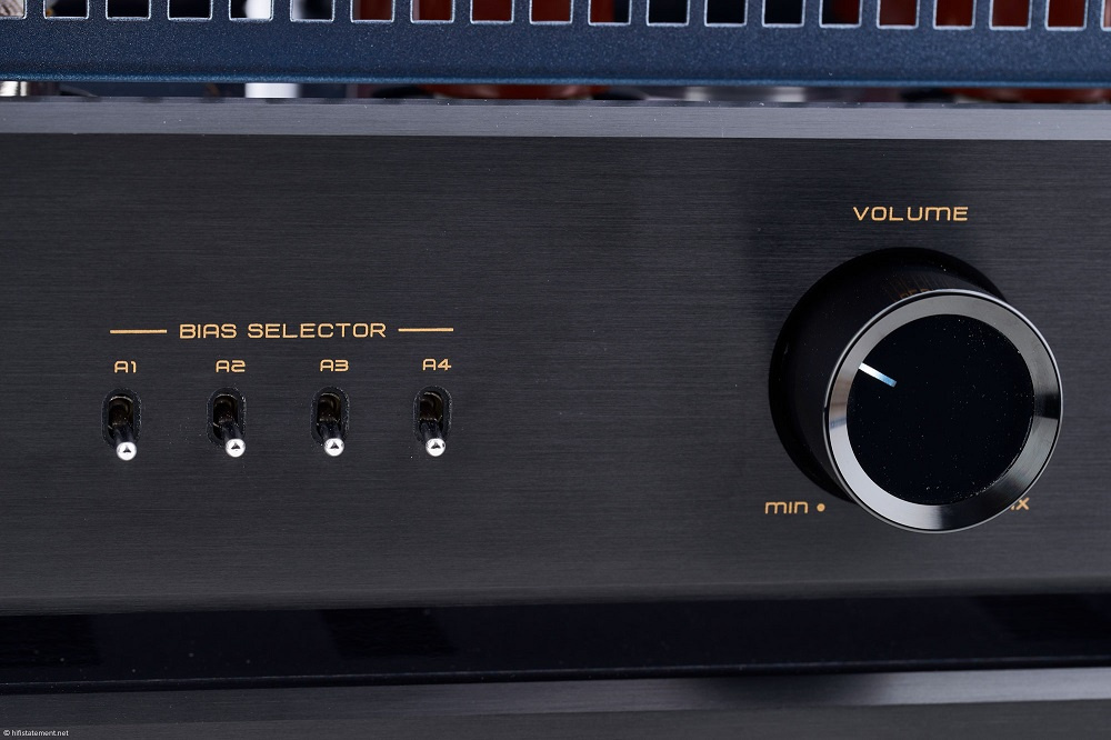 Cayin CS-88A rørforsterker med KT88 og RIAA-trinn for platespiller, svart