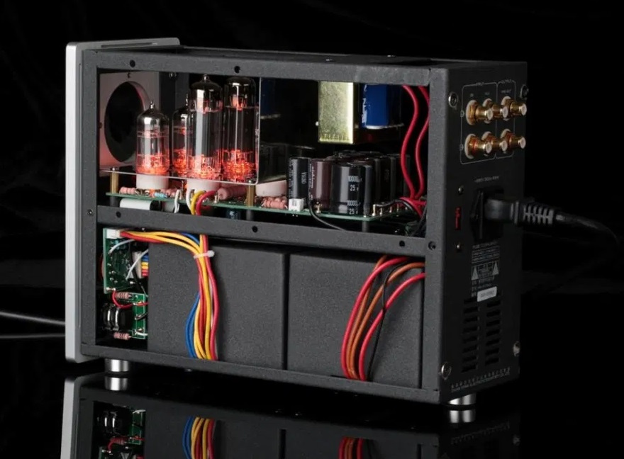 Cayin HA-1A mkII rørbestykket hodetelefonforsterker, sølv