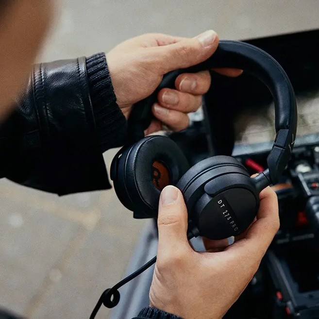 Beyerdynamic DT 275 PRO lukket over-ear hodetelefon, 45 Ohm