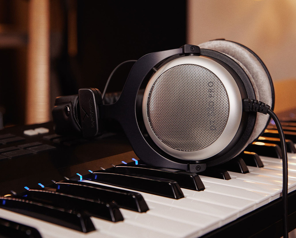 Beyerdynamic DT 880 PRO 250 Ohm, halvåpen over-ear studiohodetelefon