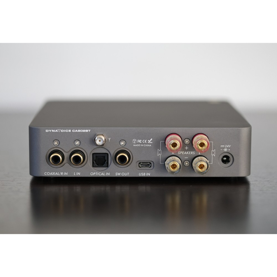 Dynavoice CA802BT med SC4B & 2 par Yamaha NS-AW592 svarte utendørshøyttalere