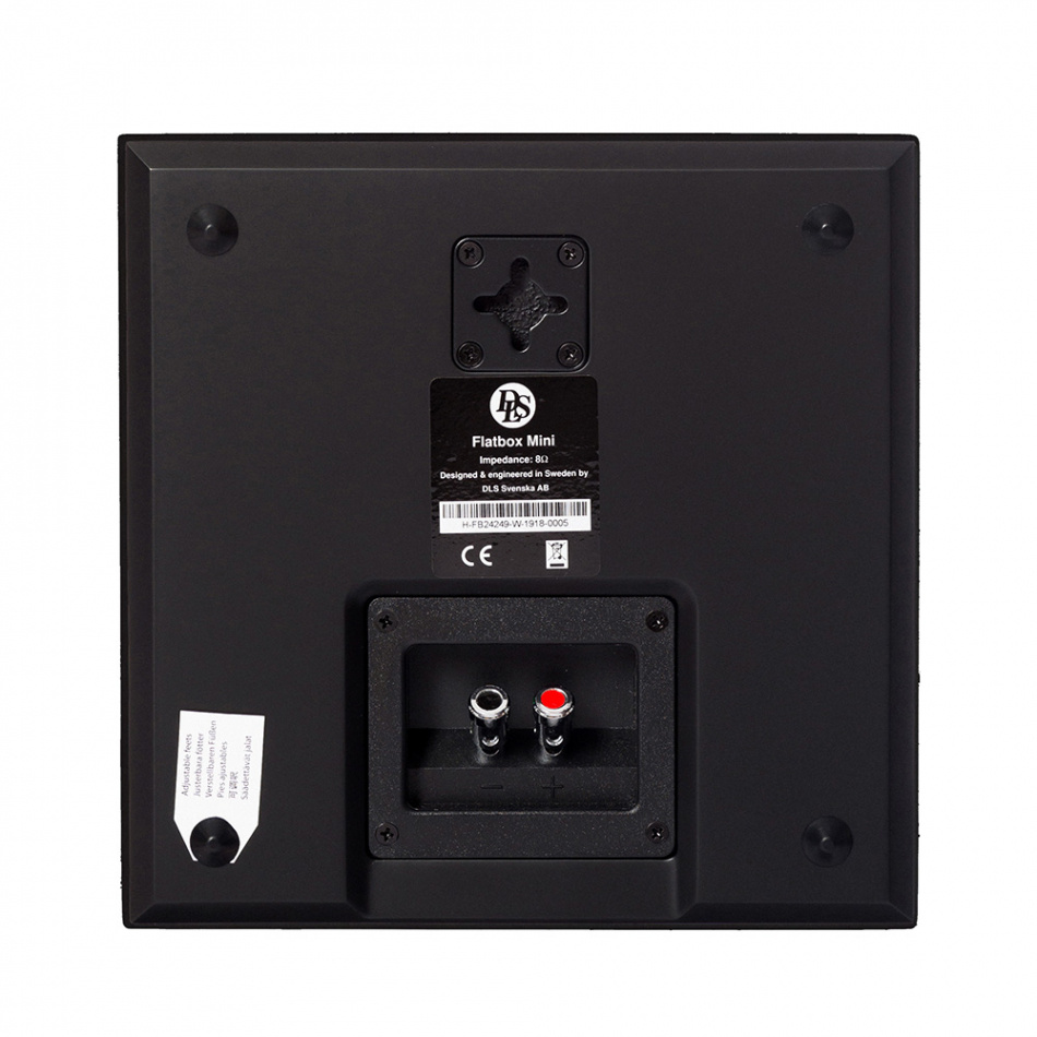 System One A50BT med SC4B og 2 par DLS Flatbox Mini svarte vegghøyttalere